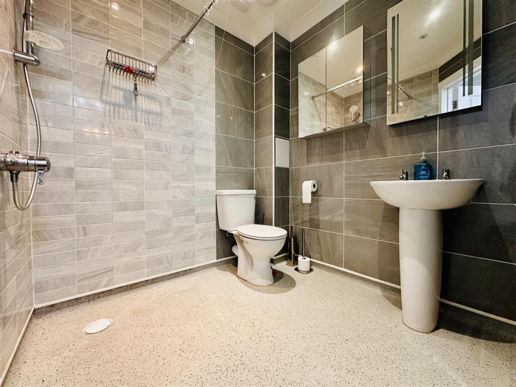 Walk in Wet Room/Bathroom