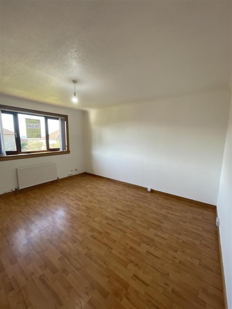 23 Highthorne Crescent Lounge2.jpeg