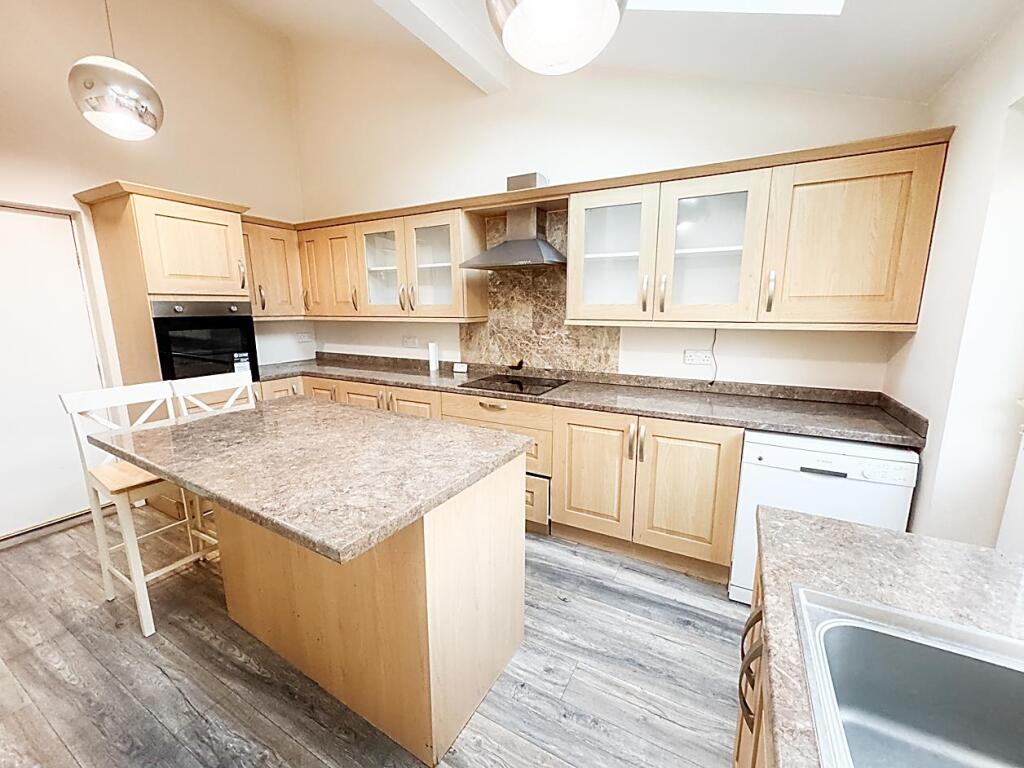 Kitchen/Breakfasting Area