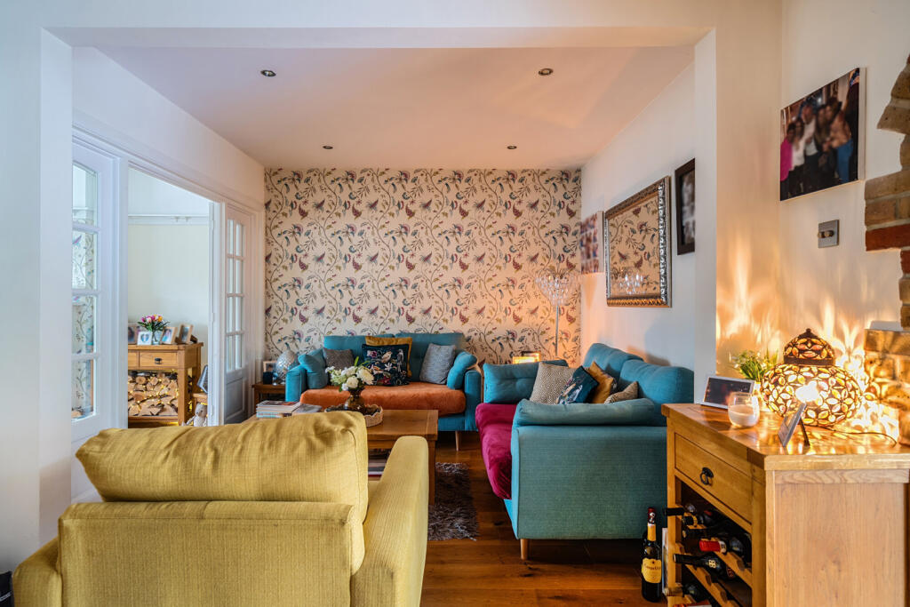 1332665-4-688ca7b...