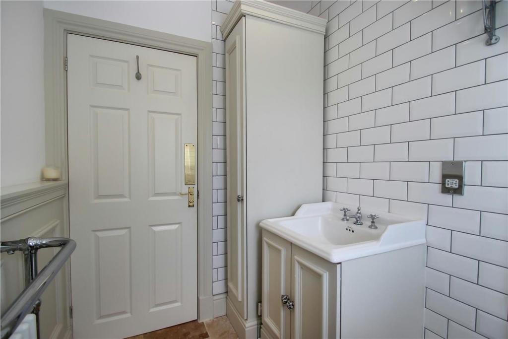 Bathroom Aspect 2