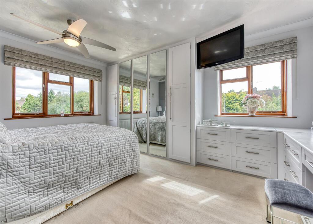 32 Billy Buns Lane-Bedroom 1.jpg
