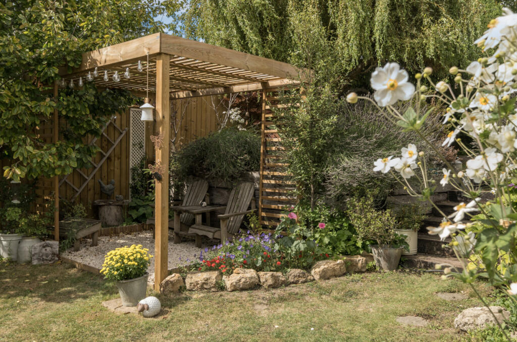 1344818-4-68adbb1...