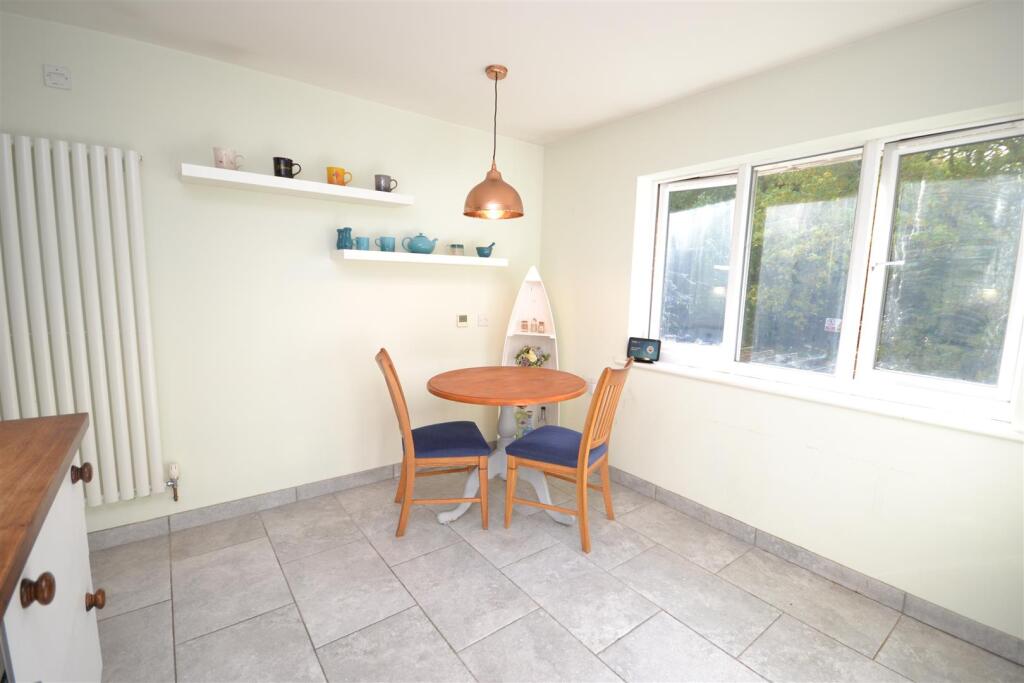 Kitchen/ Dining room