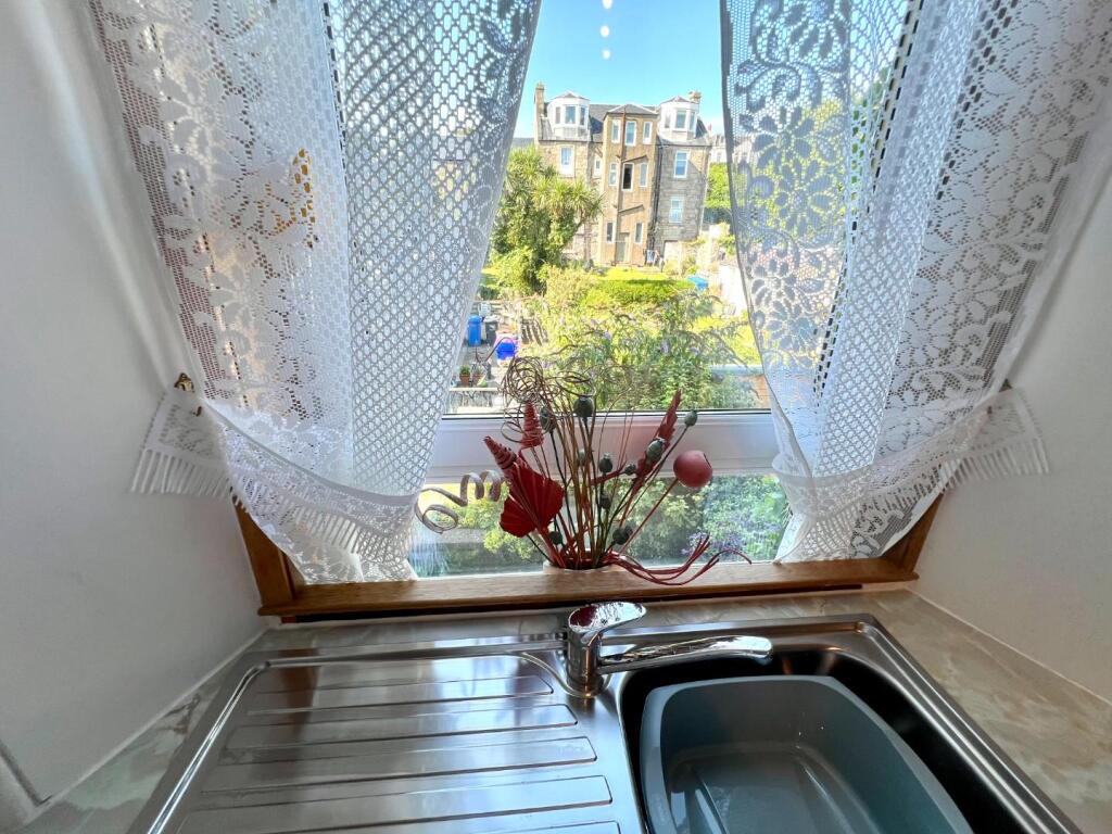 Kitchen / Dining