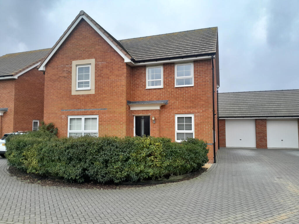 Modern 4 Bedroom Detached house for Rent