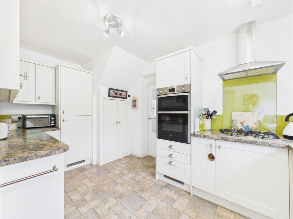 Kitchen: