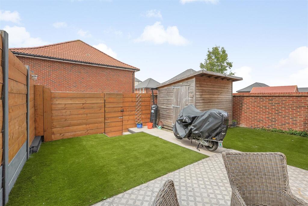 Hobnail Path, Aylesham, Canterbury