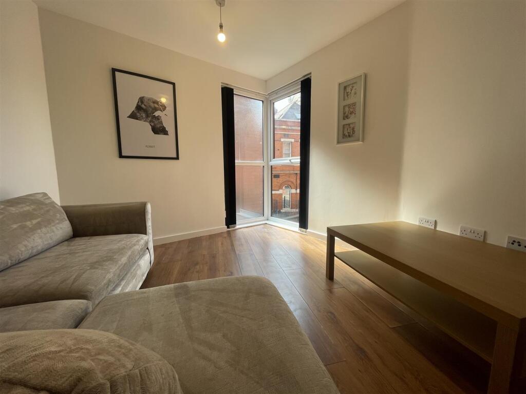 Livingroom 3.jpeg