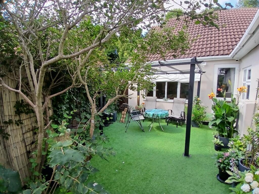 Garden Seating Area.jpg