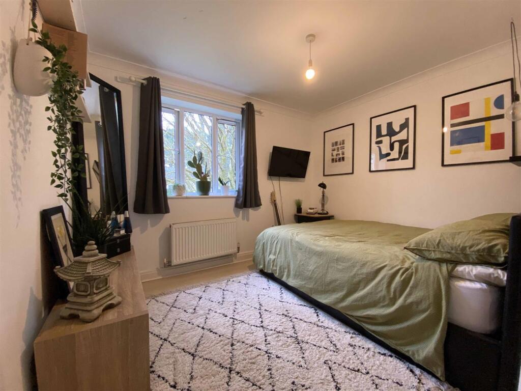 Echo Crescent 84 - Master Bedroom.jpg