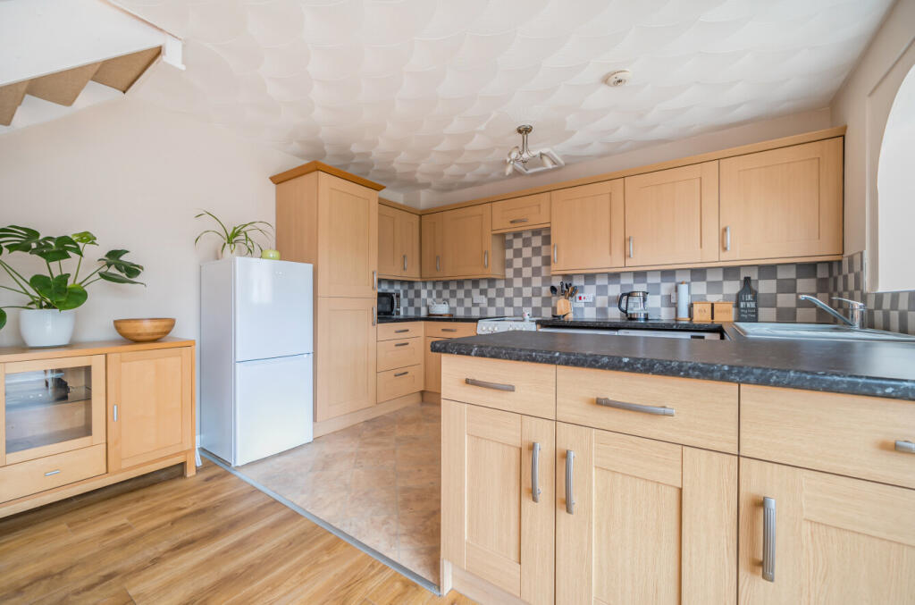 1387664-15-693feb...