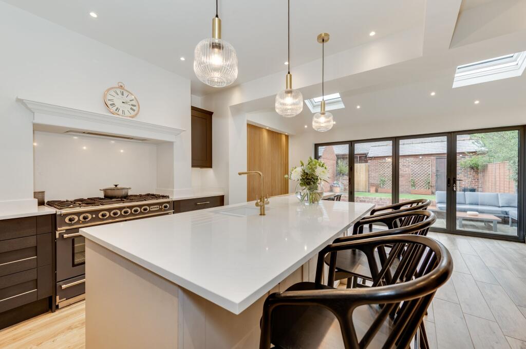 OPEN PLAN KITCHEN/DINING ROOM