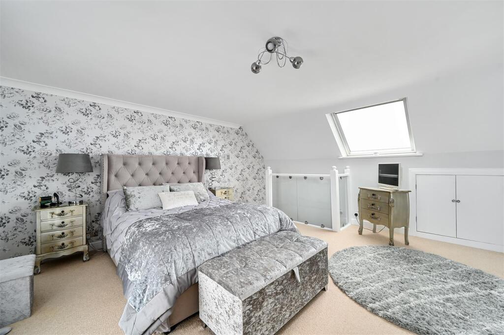 16 ridge close, bn41 (10).jpg