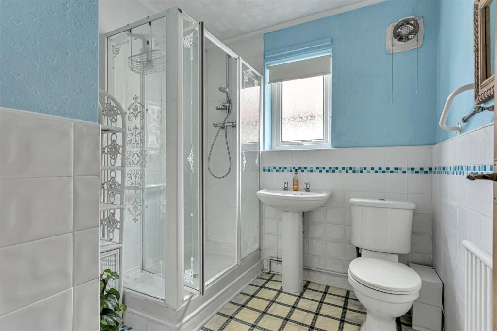 Ripston Way Bathroom.jpg