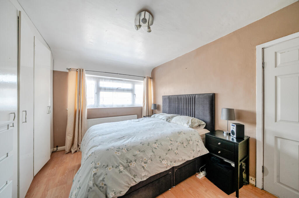 1348380-18-68beb8...