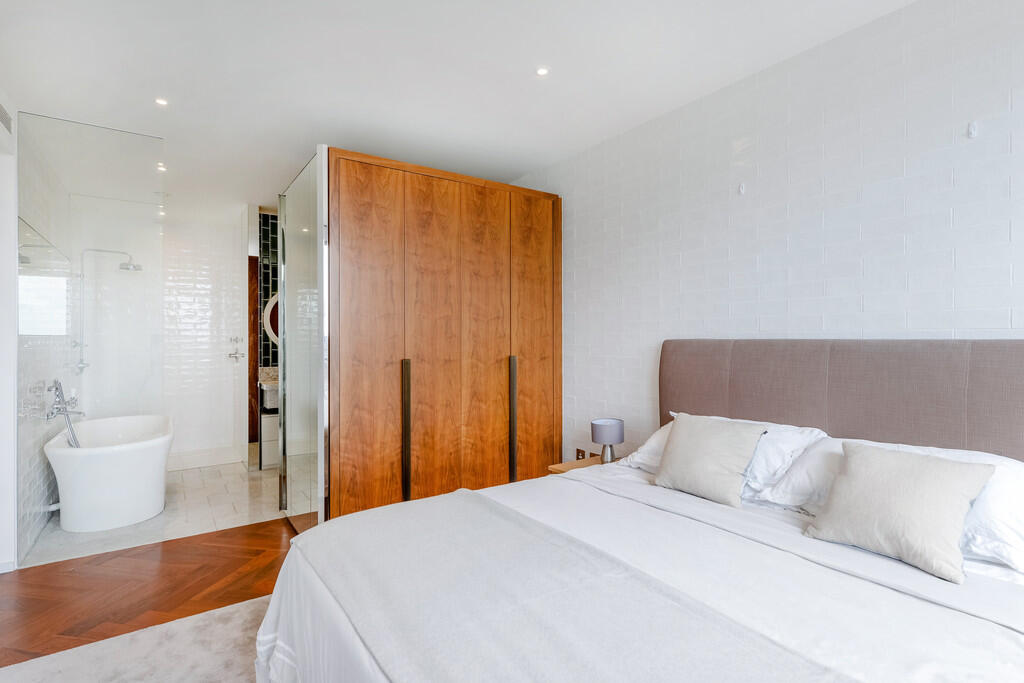 Bedroom 1 with En...