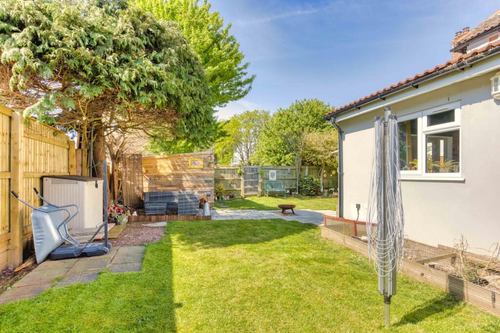 Ewemove Taunton - Elms Estate (28)
