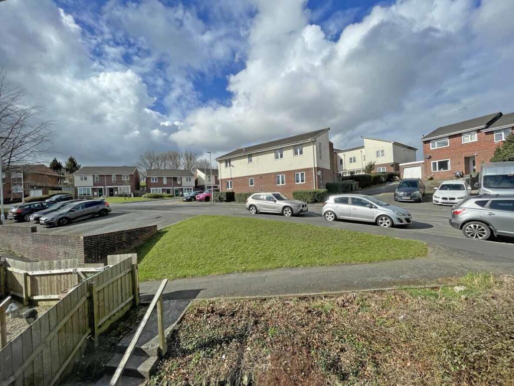 Hallerton Close 14 - Front Outlook.jpg