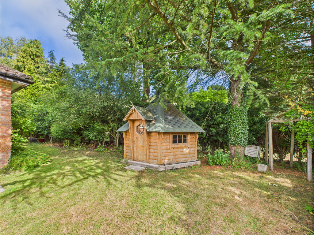 CAM02909G0-PR0466-STILL002