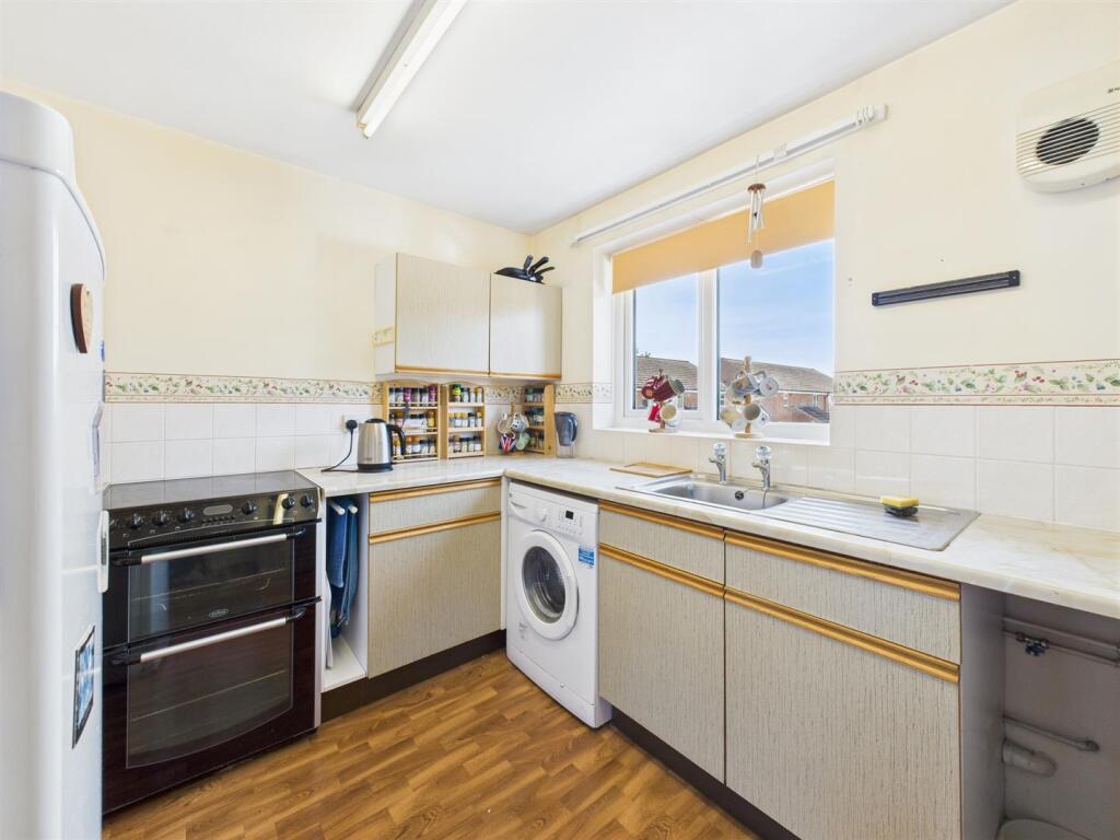Kitchen: