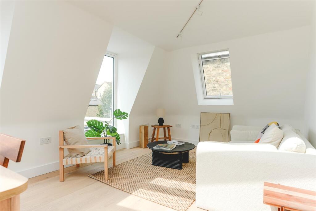 Clissold Crescent-25.jpg