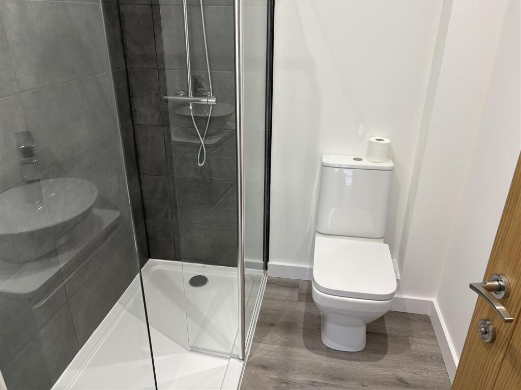 shower room 1.jpg