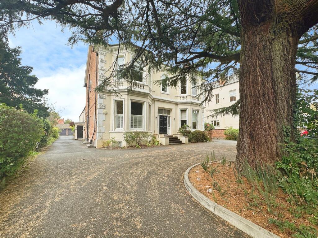 e12aebe8--44D1-9B60-AD069A4CEA01-51989-00001353B85