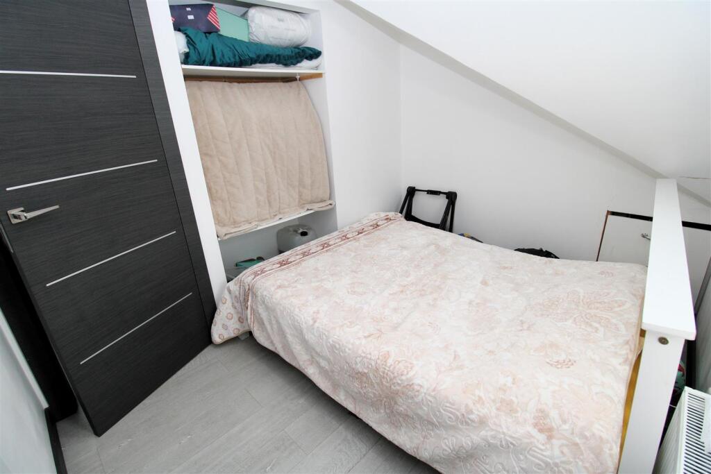 Bed 2(2).JPG