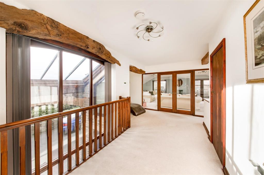 FIRST FLOOR LANDING