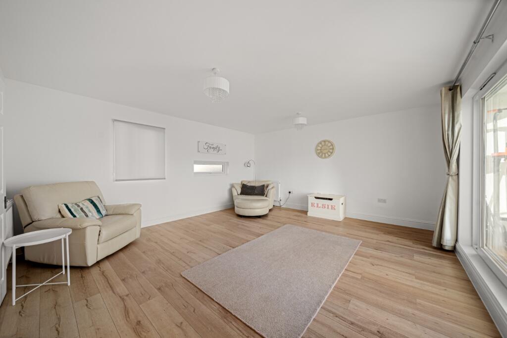 Lakedale Court, Waterside, Dartford, Kent, DA1