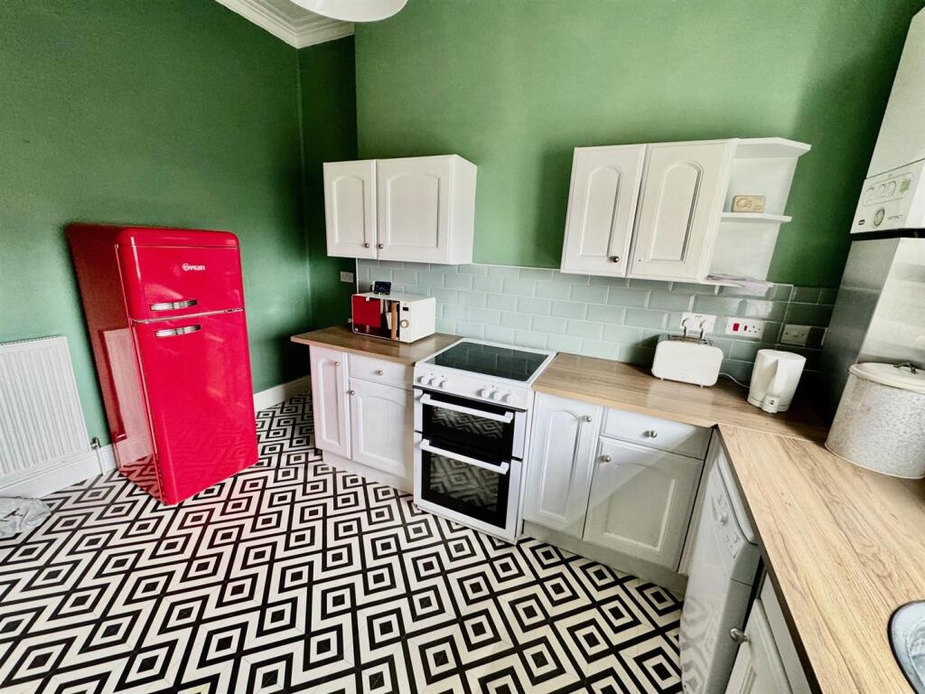 Kitchen 2.jpg