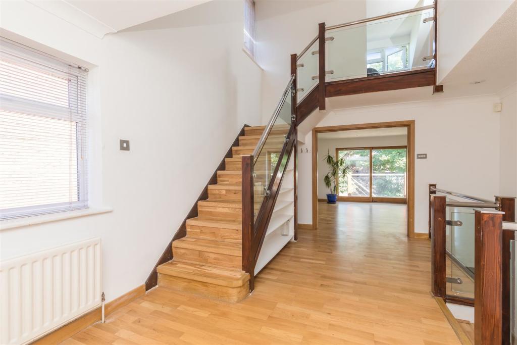 Ambleside Avenue, 155-9.JPG