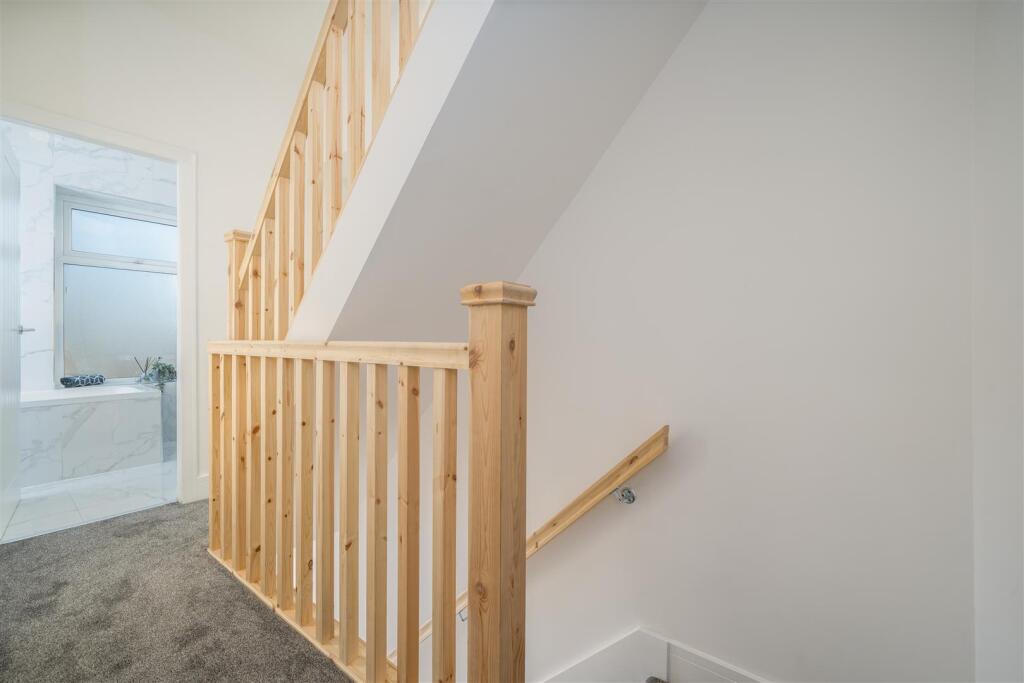 4 Cliffe End Road-13.jpg