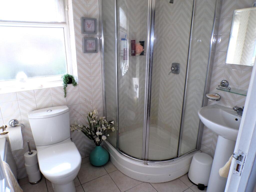 EppingCl12bath2.JPG