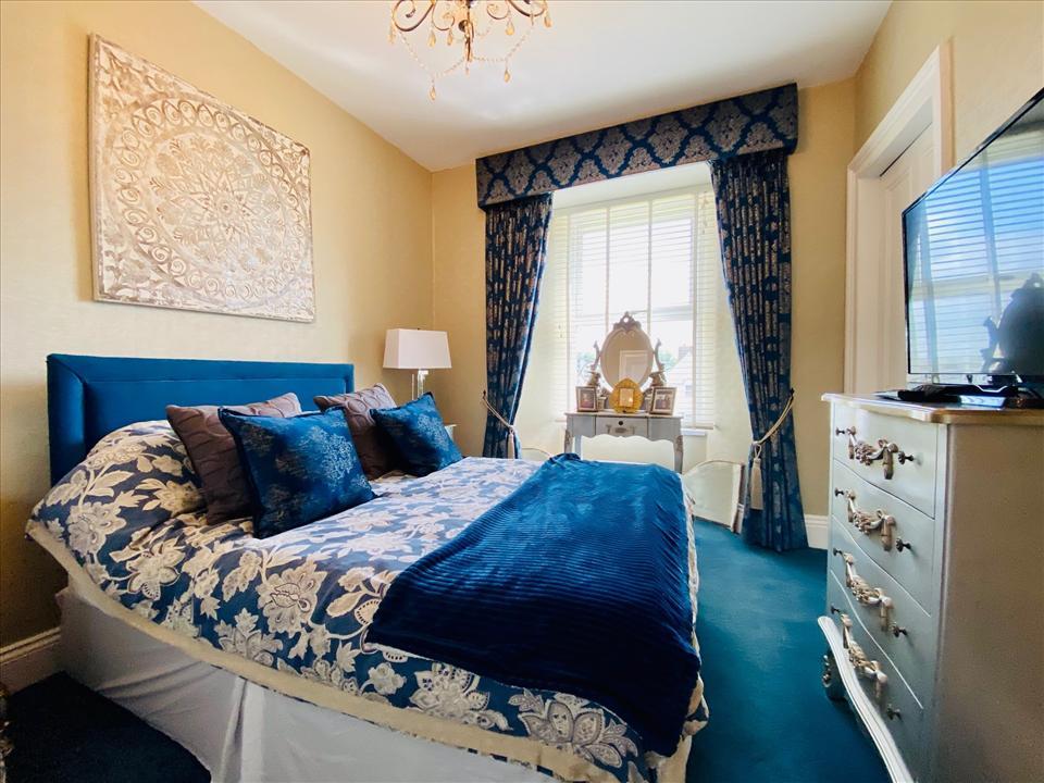 BEDROOM 2