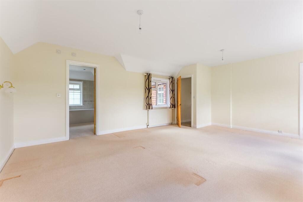 Master Bedroom.jpg