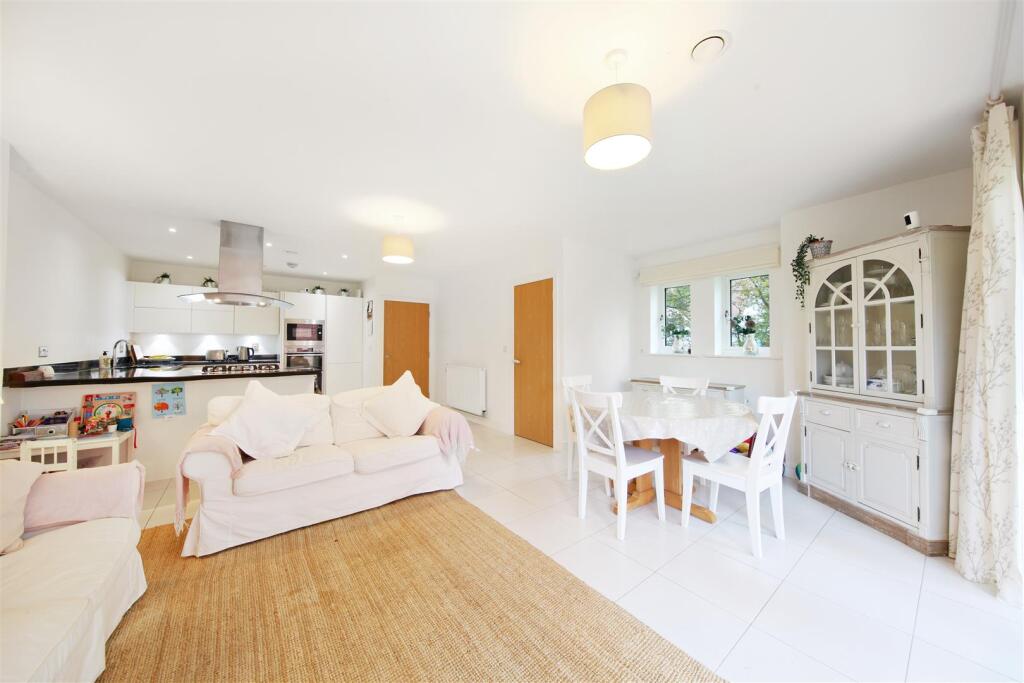 10 Phelps Lane - zH8JAgUVcqPSkACHMtqJ.jpg