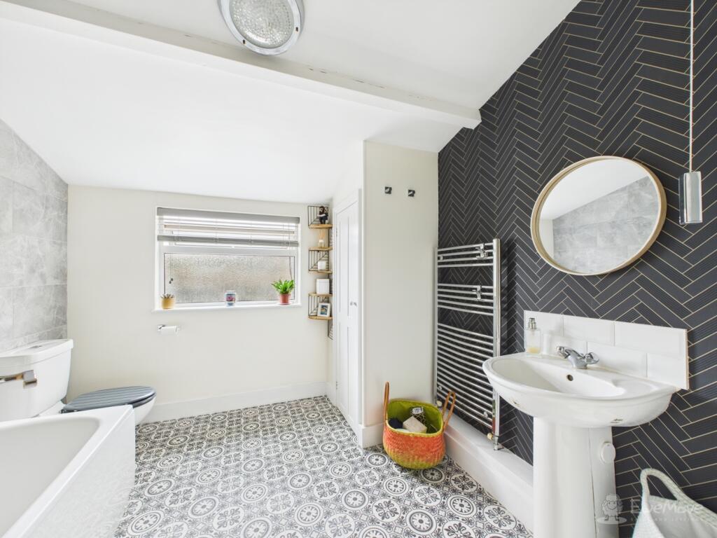 Bathroom- Mark Stephens EweMove Newmarket and Soha