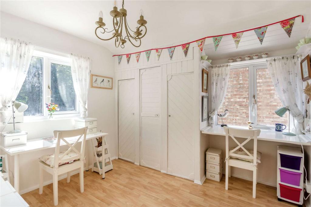 Bedroom3/Hobby Room