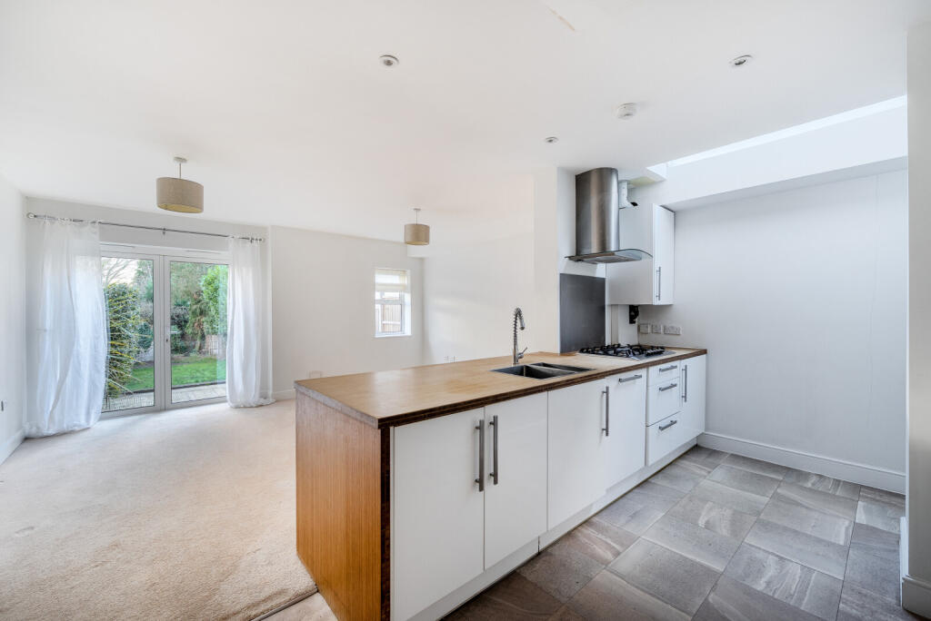 1388732-9-693959d...