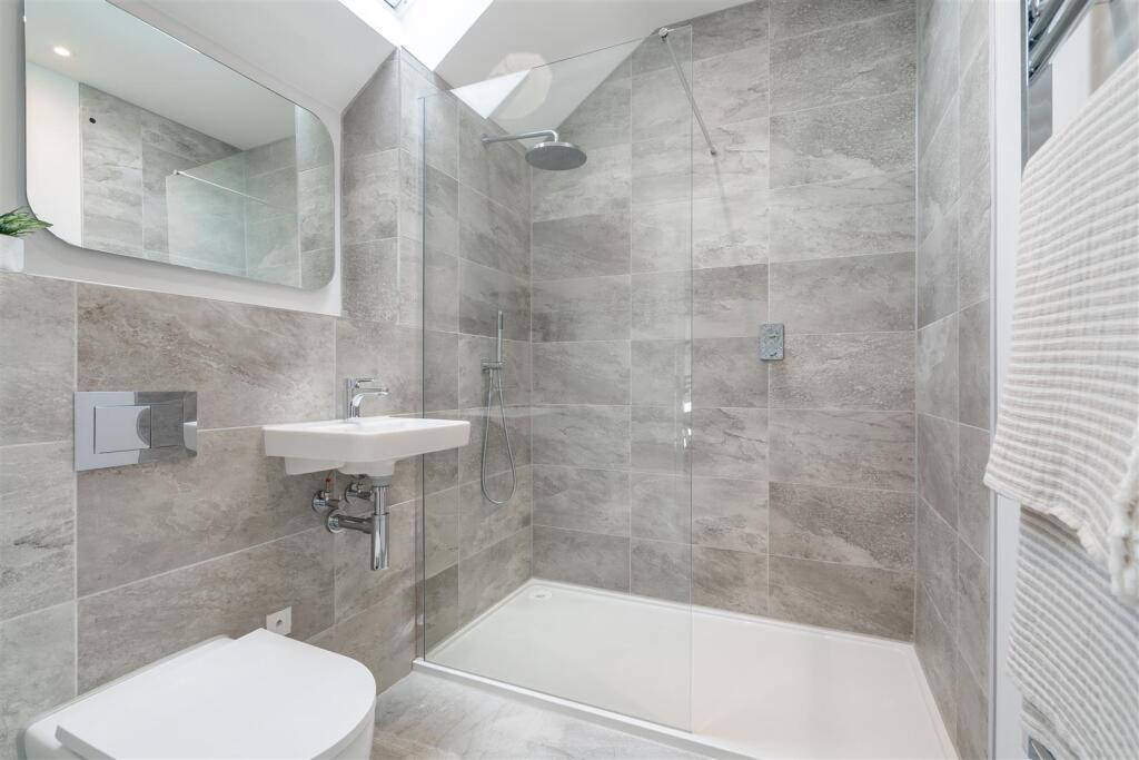15 Luxury master en-suite.jpg