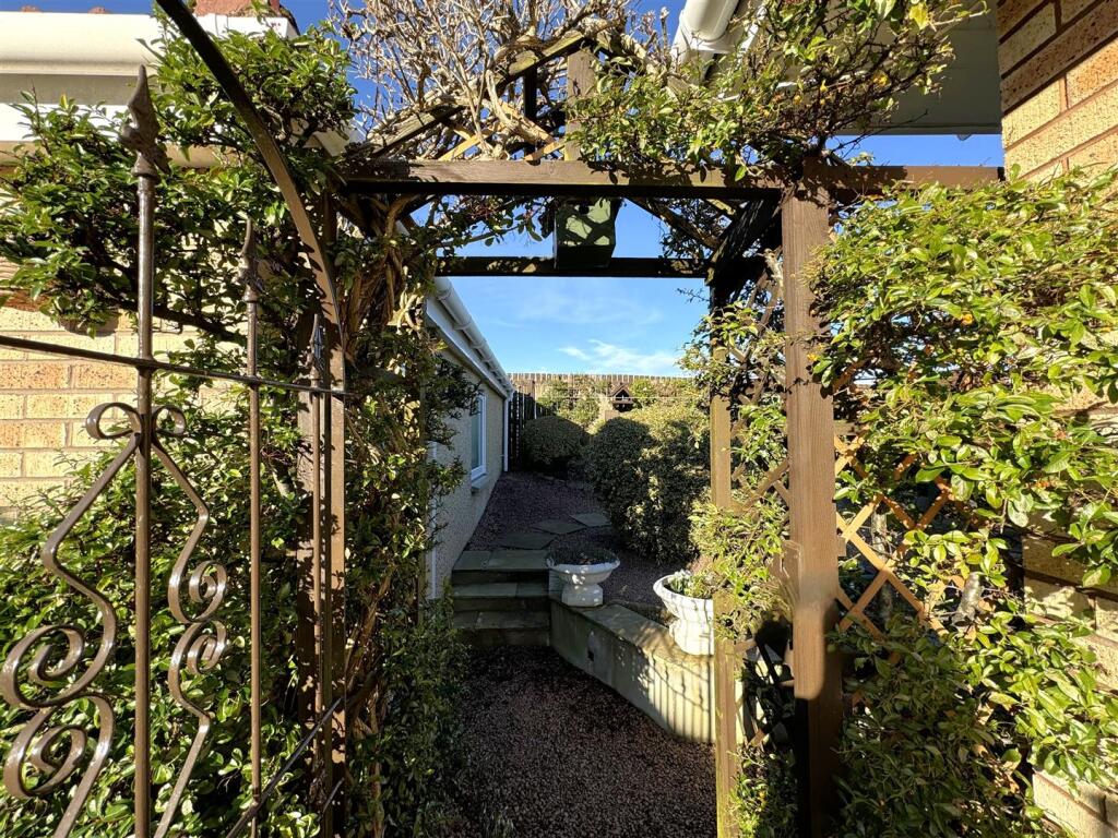 ARCH.JPG