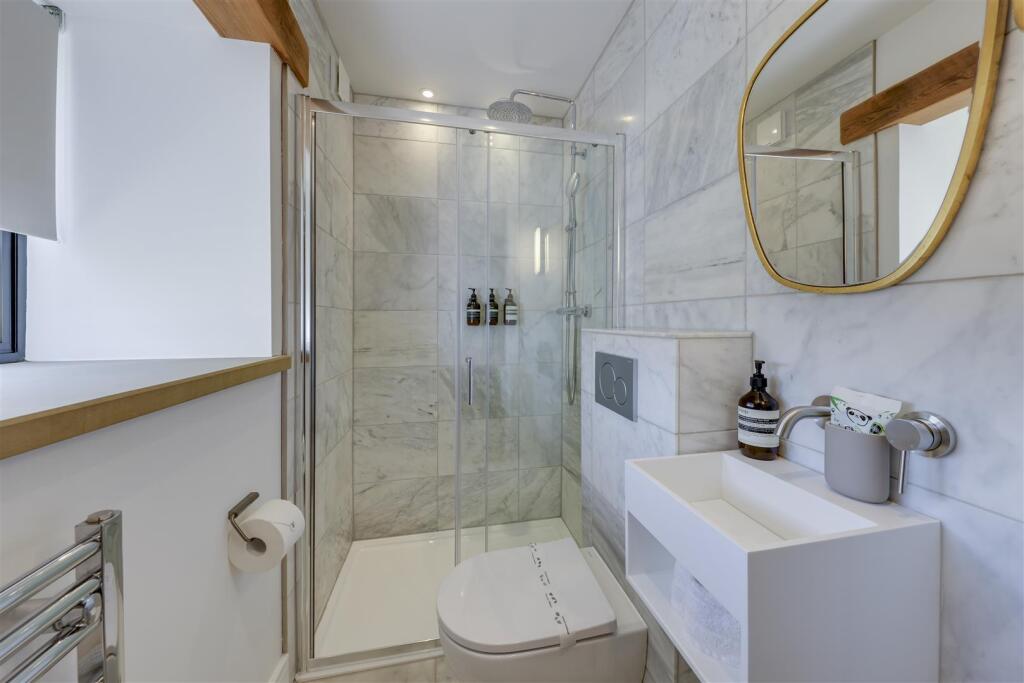 Glimpse En Suite Shower