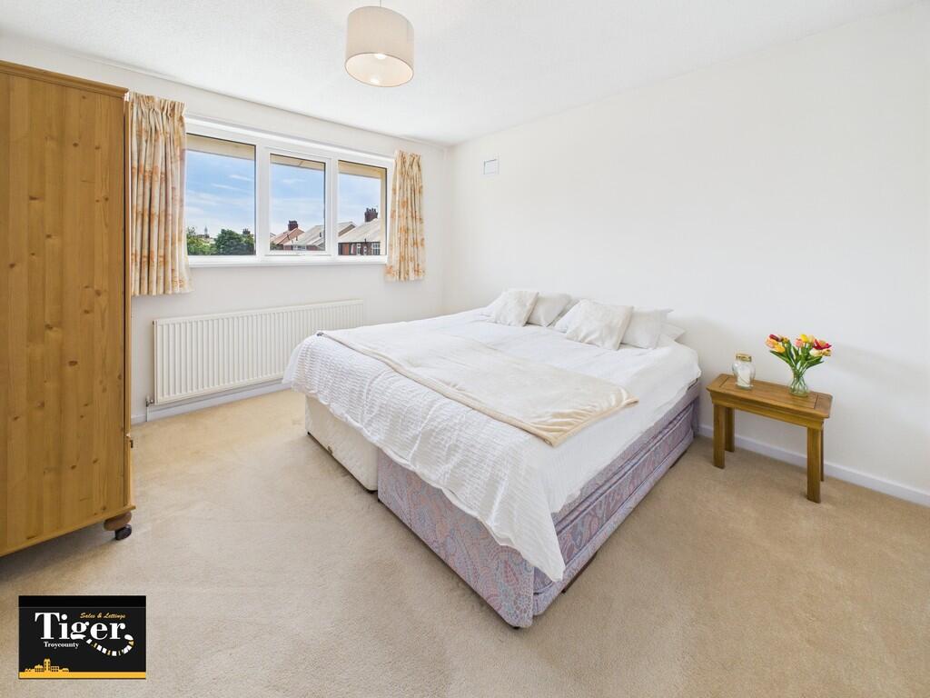 CAM02176G0-PR0596...