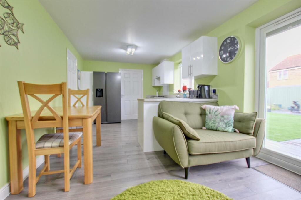 DINING KITCHEN / DAY ROOM