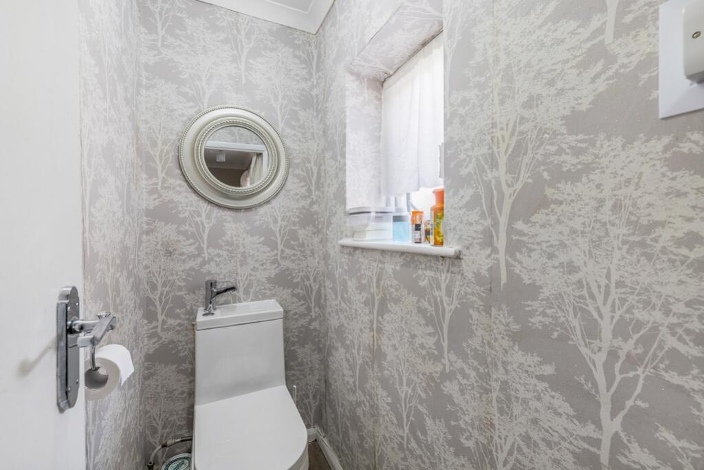 33 Lowgate Avenue (Bicker)-19