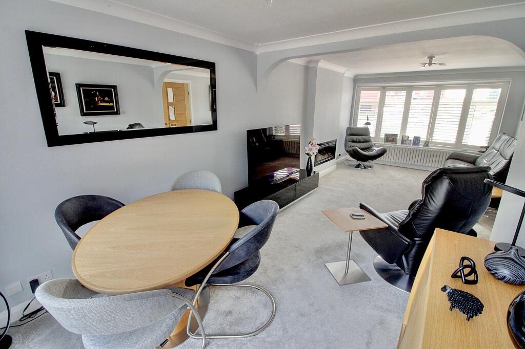 12. Lounge/Dining Room