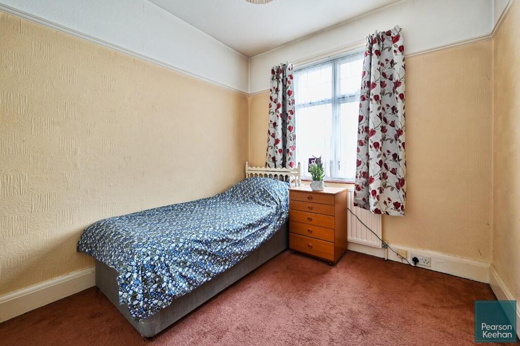 8 Park Avenue, BN3 (14).jpg