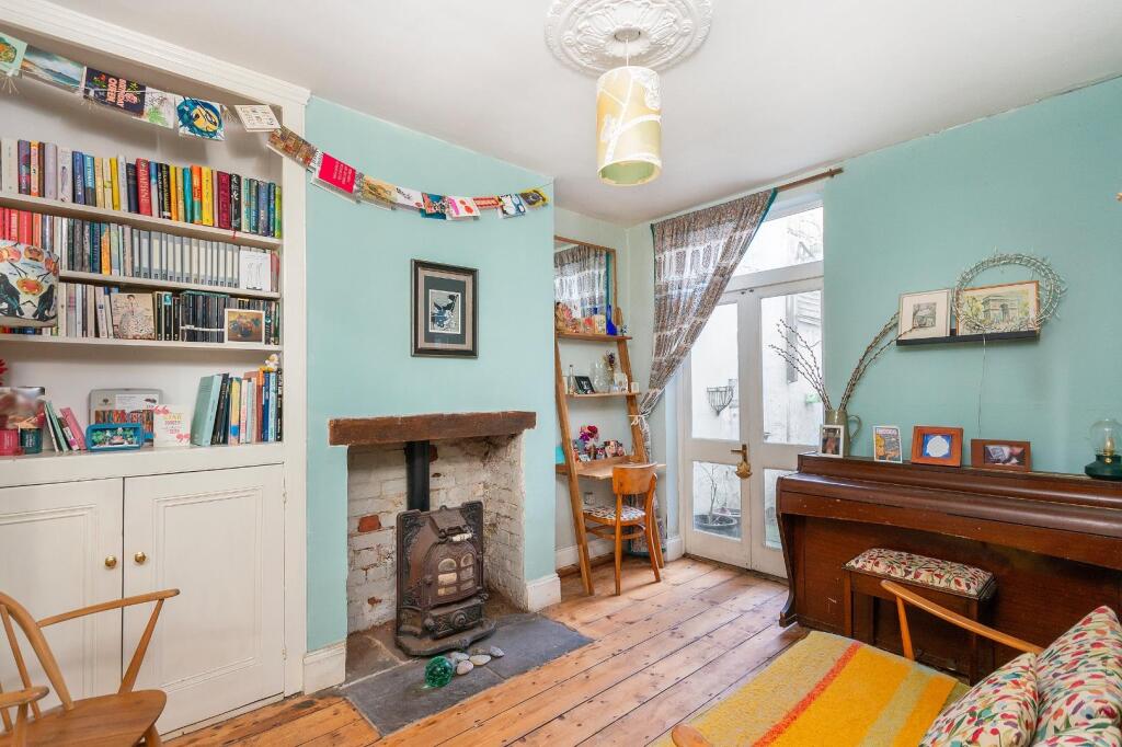 1C1R3WH - Dining Room C.jpg